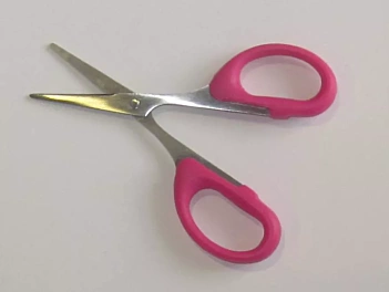 SUPER ANGEBOT **70%** Manualmania Mini Schere rosa Griff 