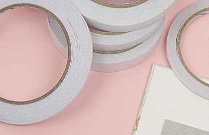 Rubans adhésifs double-face : types, usages et astuces